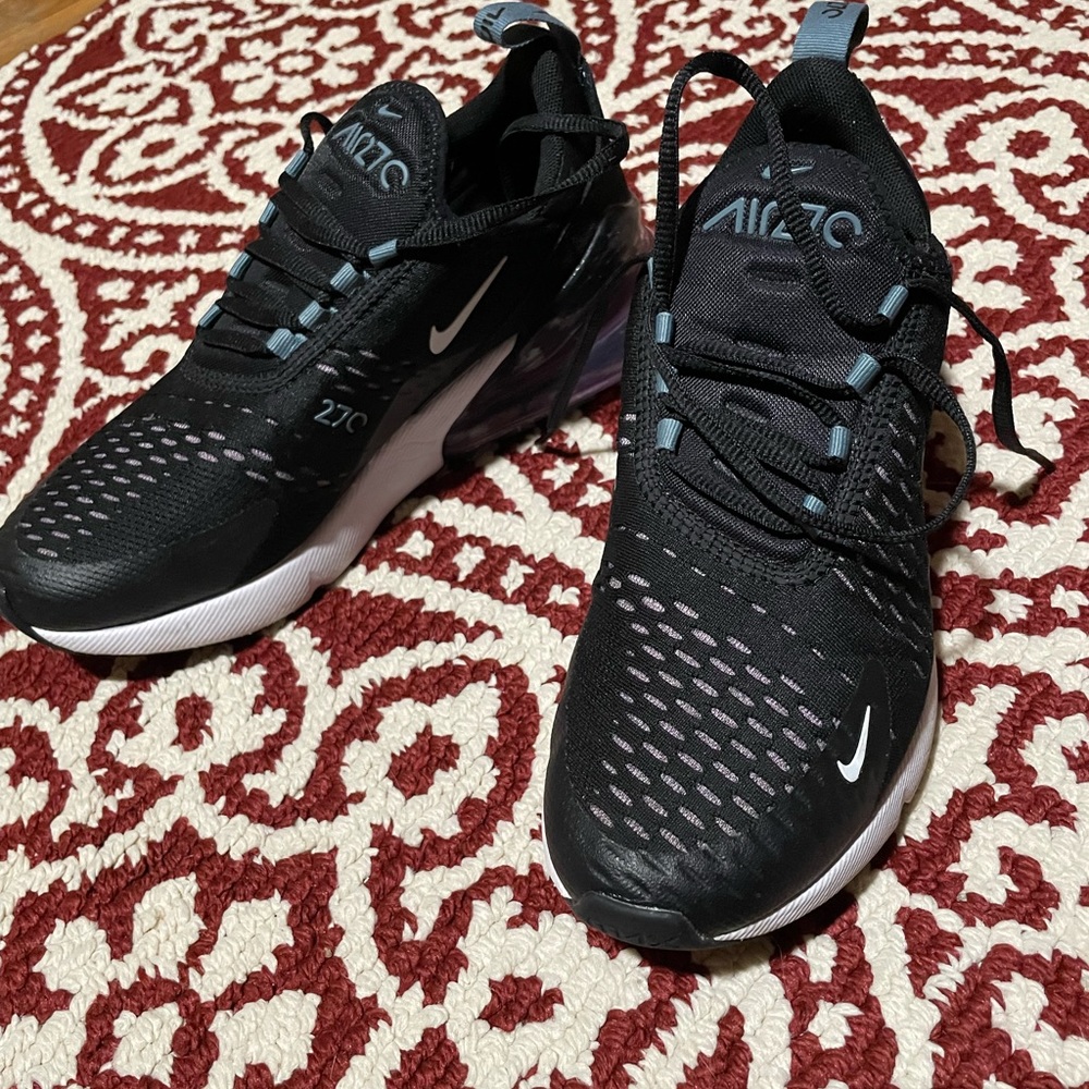 Women’s size 7.5 Nikes. Worn only once.